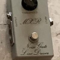 Noise gate line driver