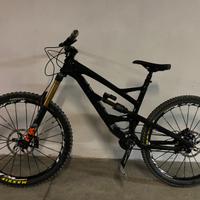 YT capra CF pro