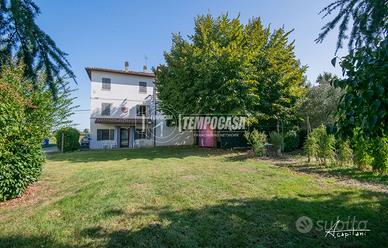 CASA INDIPENDENTE CON AMPIO TERRENO