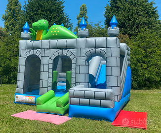 gioco gonfiabile tema castello del drago