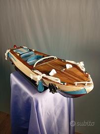 Motoscafo in legno