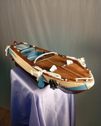 Motoscafo in legno