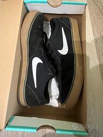 Scarpe Nike SB taglia 42 al prezzo di 25 euro.