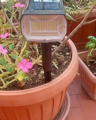 Faretto da giardino a luce solare. Nuovo