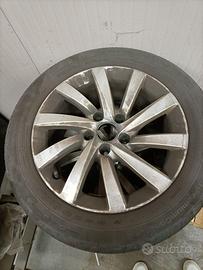 CERCHI IN LEGA ALFA ROMEO GIULIETTA CON PNEUMATICI