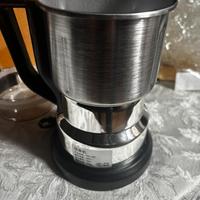 Tritatutto elettrica.  Electric grinder