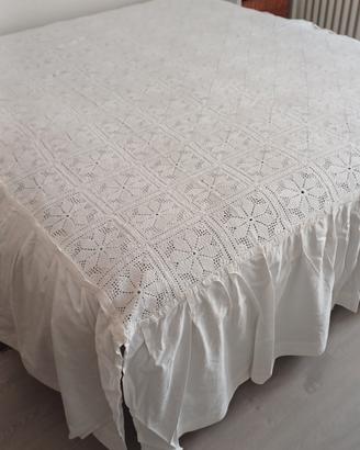 Copriletto all'uncinetto 