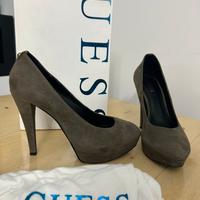 Scarpa con tacco Guess