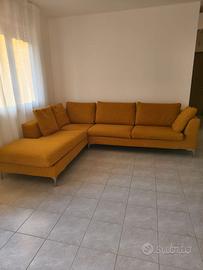 Divano 7/ 8 posti