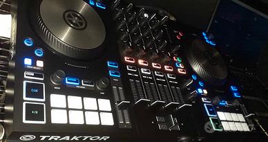 Consolle Dj Completa Traktor s3 + Pc + Cassa ecc..