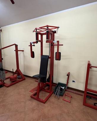 Macchine petto e spalle palestra