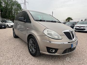 Lancia Ypsilon 1.3 MJT 75 CV Oro