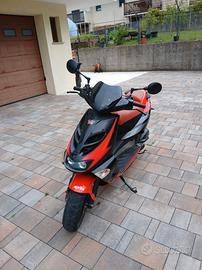 Aprilia SR 50 street