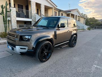 Land Rover Defender 90 MY23