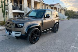 Land Rover Defender 90 MY23