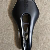 Sella Pro Stealth in carbonio