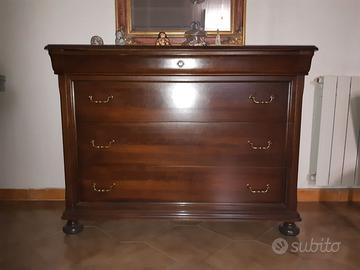 Comò in legno massello con abbinati due comodini