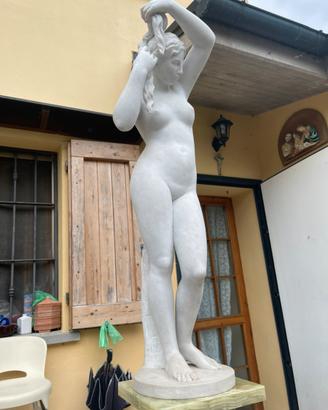 Statia in marmo dal poeno venere