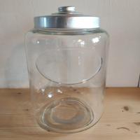 contenitori in vetro con coperchio in metallo