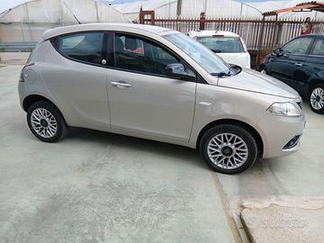 Auto lancia Ypsilon