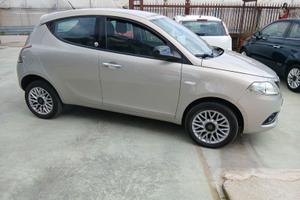 Auto lancia Ypsilon