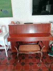 pianoforte verticale da accordare
