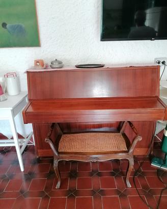 pianoforte verticale da accordare