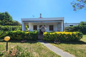 VILLA A SCHIERA A BORGIA