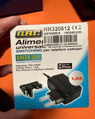 Alimentatore universale per cellulari