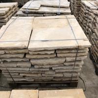 Lastricato di basole di recupero vissute