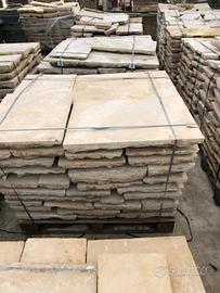 Lastricato di basole di recupero vissute