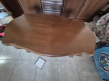 Tavolo classico in legno massello €30