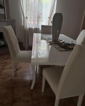 Tavolo con 4 serie
