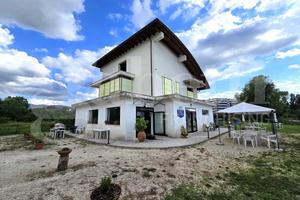 Negozio Isernia [Z3 DPPRSTVCG] (Semicentro)