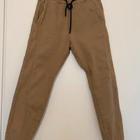 Pantaloni Bershka modello Cargo