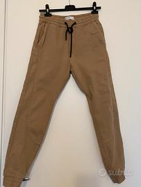 Pantaloni Bershka modello Cargo