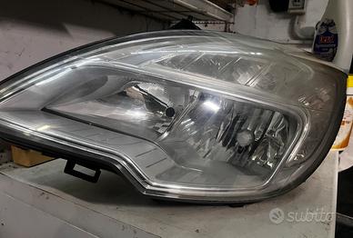 Faro opel meriva ecoflex 2011