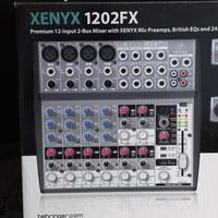 mixer, cavi e microfoni batteria