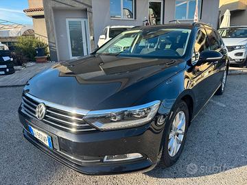 Volkswagen Passat Variant 2.0 TDI DSG Business Blu