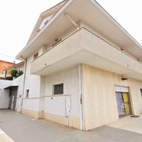 CASA SINGOLA CON GIARDINO E LOCALE COMMERCIALE A R