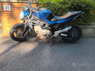 Suzuki Gladius 650 SFV 2011
