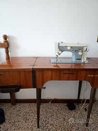 Macchina da cucire Necchi