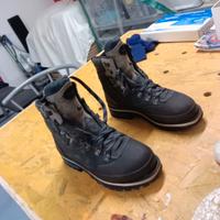 Scarponi ramponabili.