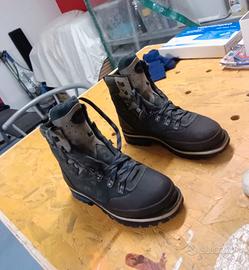 Scarponi ramponabili.