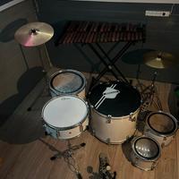 Batteria acustica e xilofono