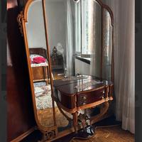 Toeletta/pettiniera con specchio in stile classico