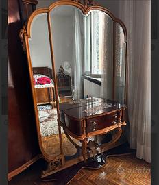Toeletta/pettiniera con specchio in stile classico