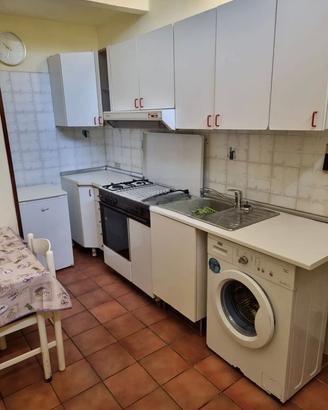 Tiburtina - case rosse grazioso monolocale arredat