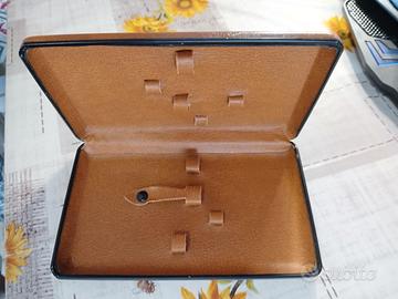 Custodia porta strumenti per manicure vintage.