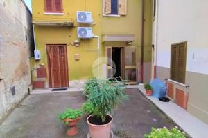 CASA SEMINDIPENDENTE A FANO